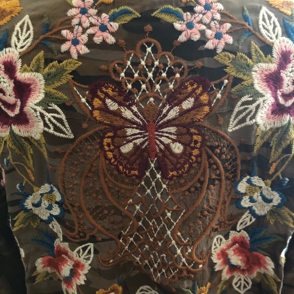 Johnny Was 100% Silk Blouse Size Small - Picture 8 of 11